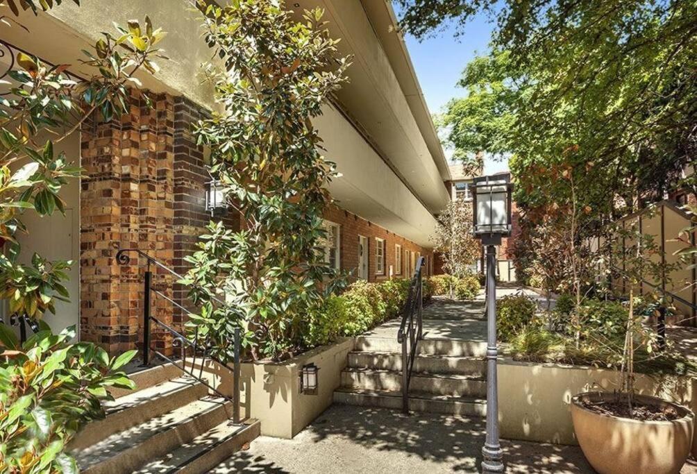 East Melbourne Unit With Courtyard Apartment Exterior foto