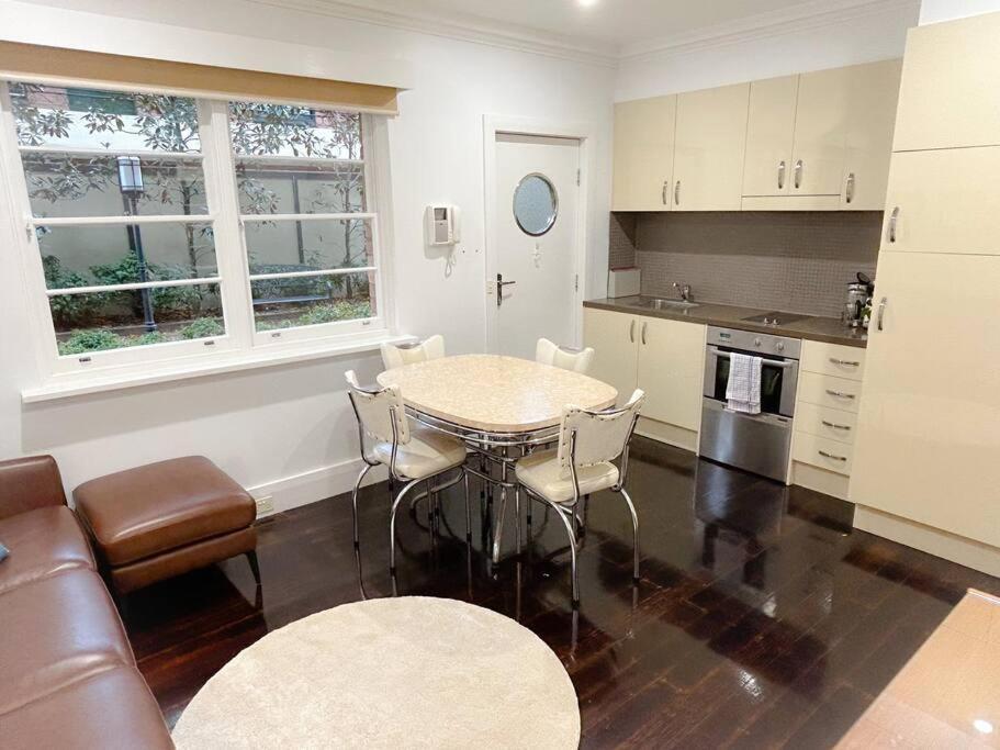 East Melbourne Unit With Courtyard Apartment Exterior foto